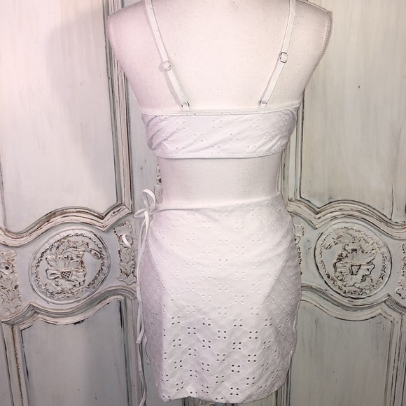 Eyelet Lace Three Piece Bikini Set Size Large - Picture 5 of 15